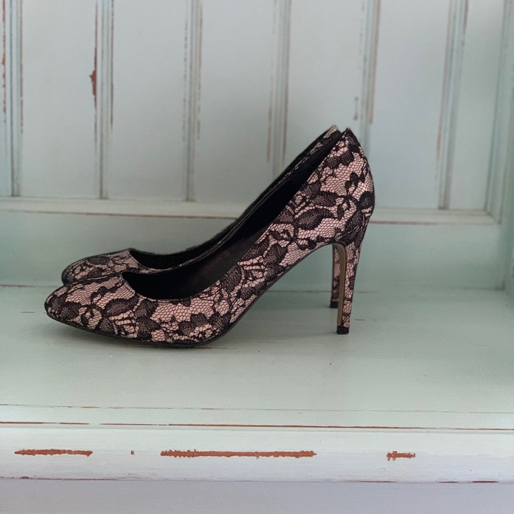 Ann Taylor Lace Pumps 🖤 NWT NIB